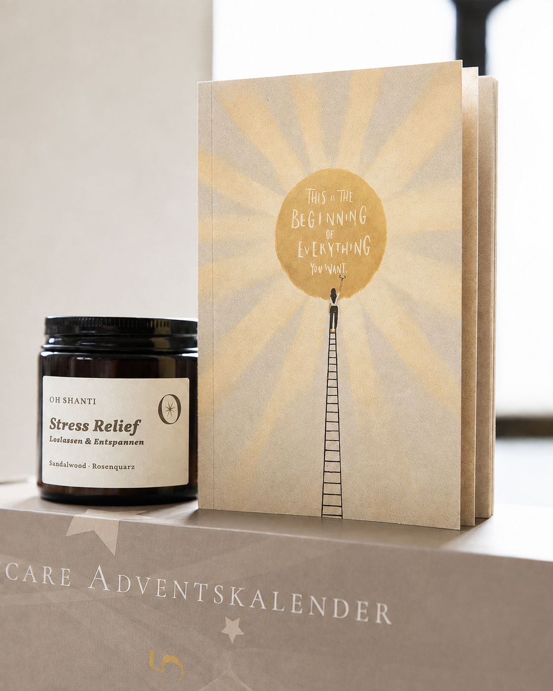Oh Shanti Selfcare Adventskalender mit Aroma- Kerze und Journal.