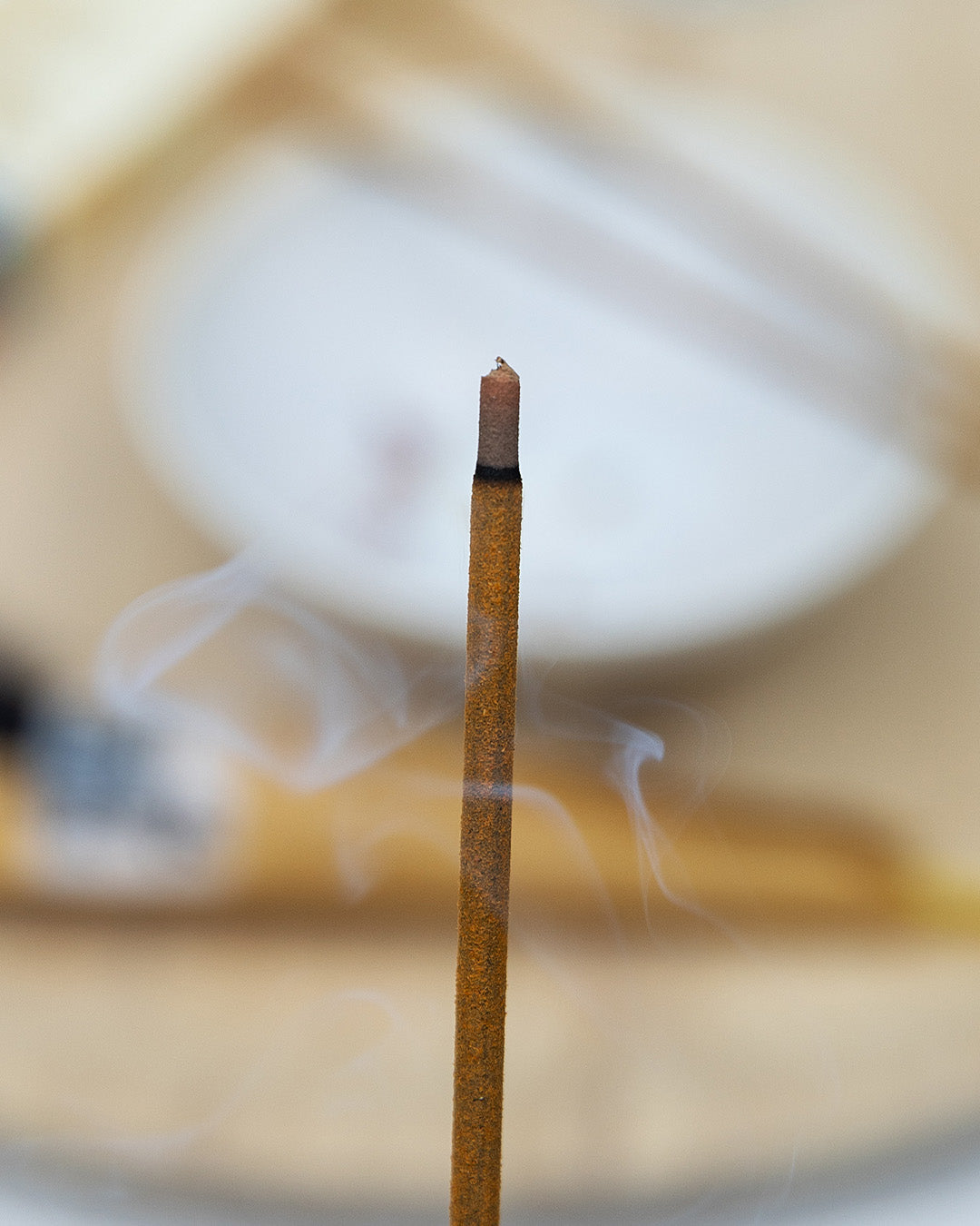 Copal räucherstäbchen angezündet
