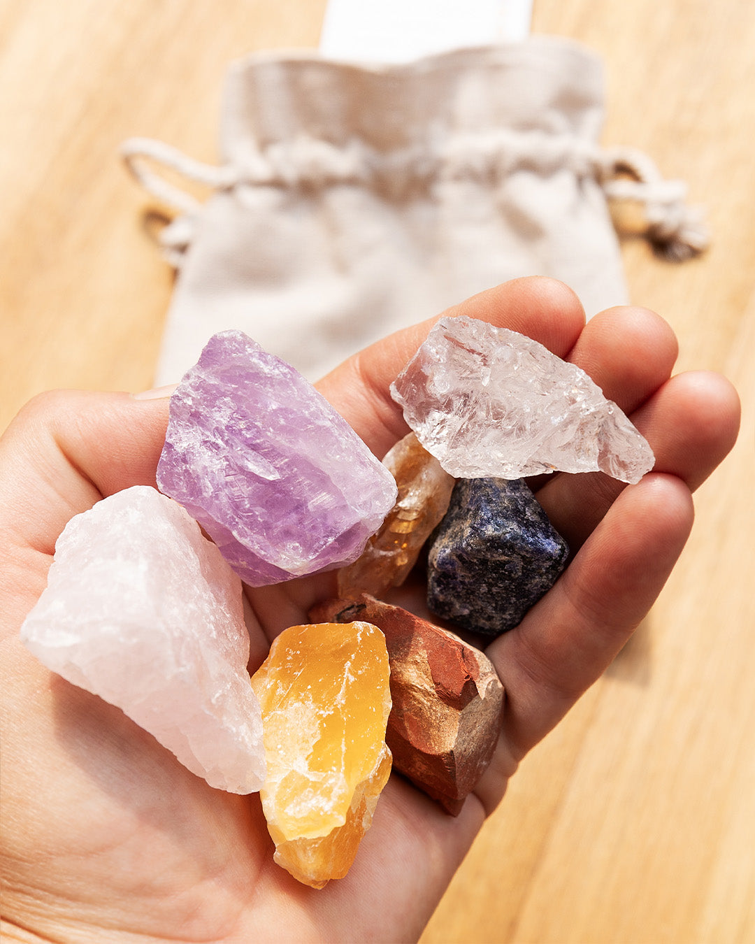 Edelsteine in Chakra Farben