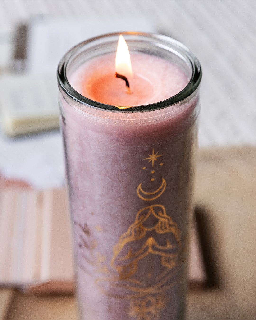 Meditationskerze angezündet